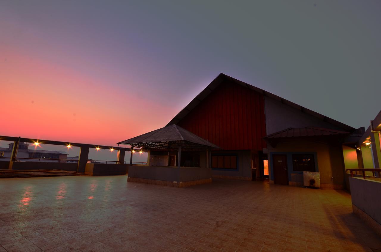 Hotel Rajawas Dibrugarh Exterior photo