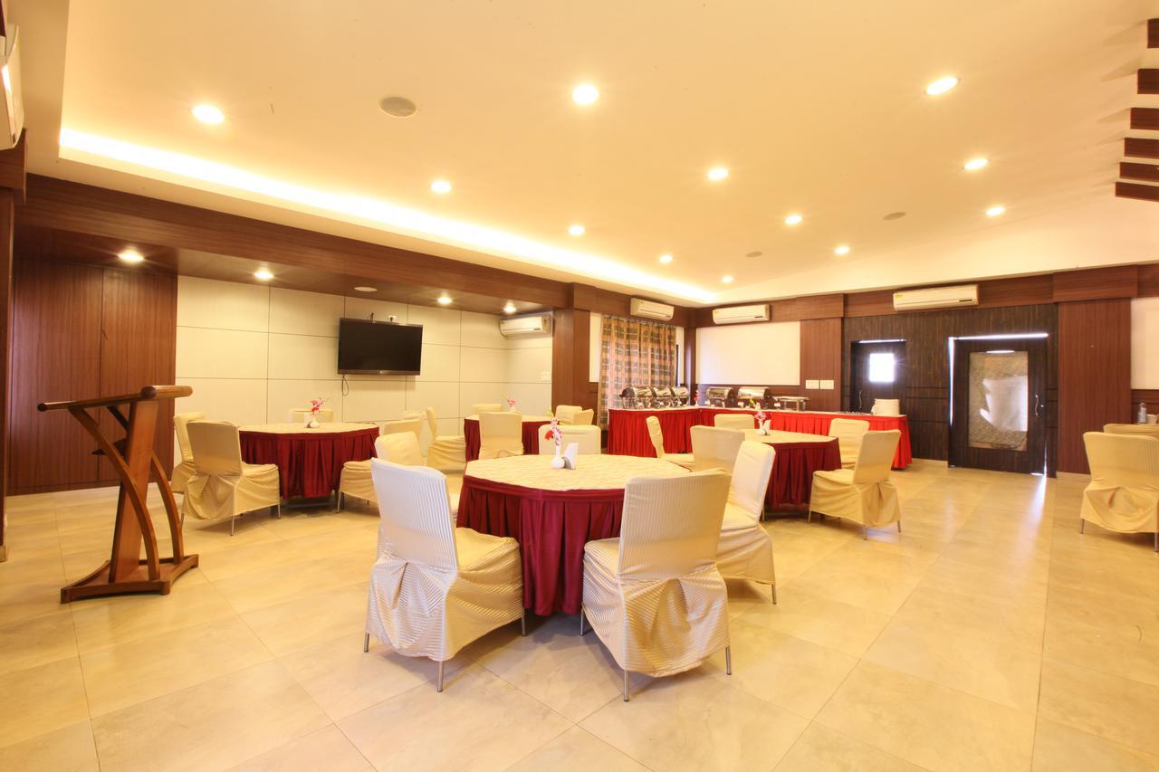 Hotel Rajawas Dibrugarh Exterior photo